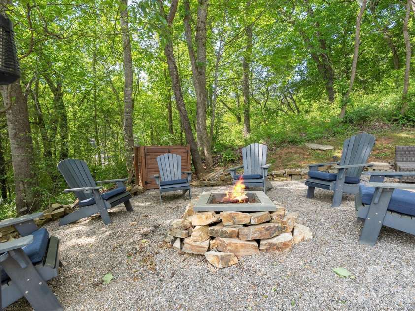266 Hawks Crest Drive, Waynesville, NC 28786.  MLS# CAR4379016, YatesRealty ID 31401. 