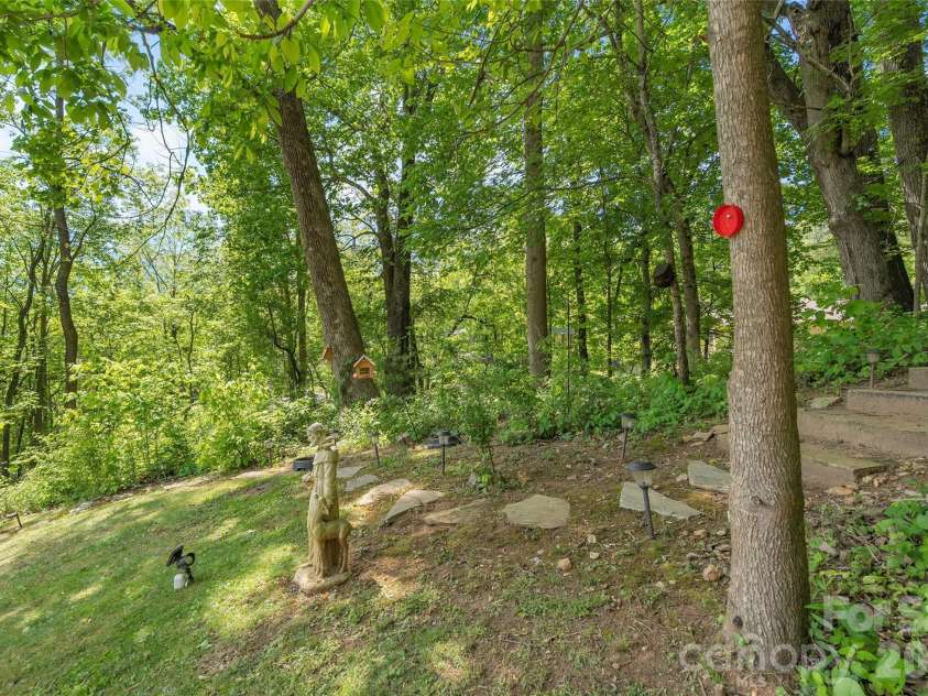 266 Hawks Crest Drive, Waynesville, NC 28786.  MLS# CAR4379016, YatesRealty ID 31401. 