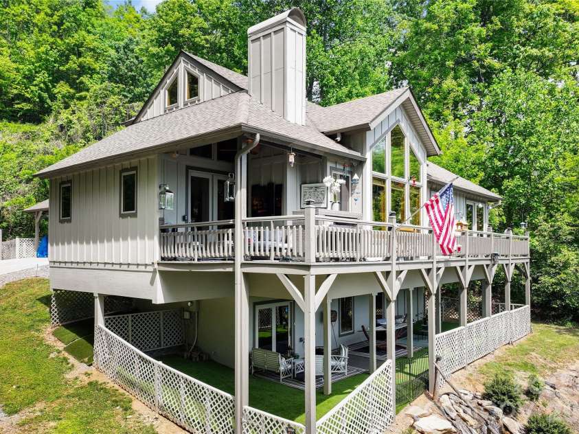266 Hawks Crest Drive, Waynesville, NC 28786.  MLS# CAR4379016, YatesRealty ID 31401. 