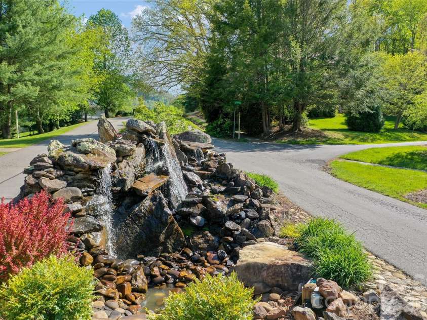 266 Hawks Crest Drive, Waynesville, NC 28786.  MLS# CAR4379016, YatesRealty ID 31401. 