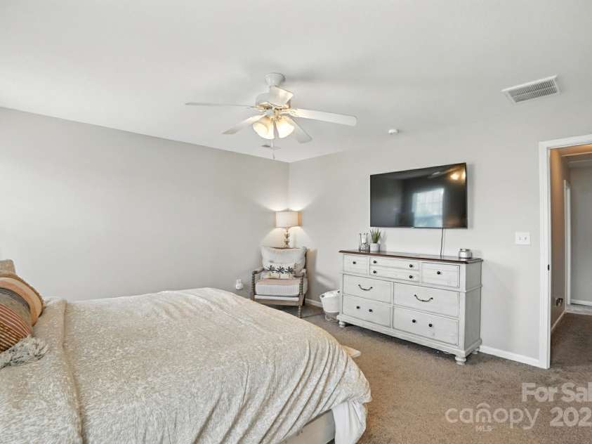 7036 Bullock Drive, Charlotte, NC 28214.  MLS# CAR4275962, YatesRealty ID 31401. 