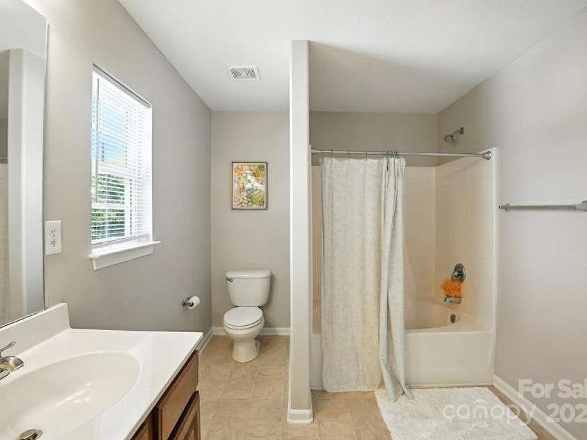 7036 Bullock Drive, Charlotte, NC 28214.  MLS# CAR4275962, YatesRealty ID 31401. 