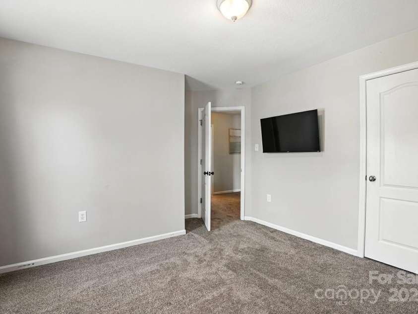 7036 Bullock Drive, Charlotte, NC 28214.  MLS# CAR4275962, YatesRealty ID 31401. 