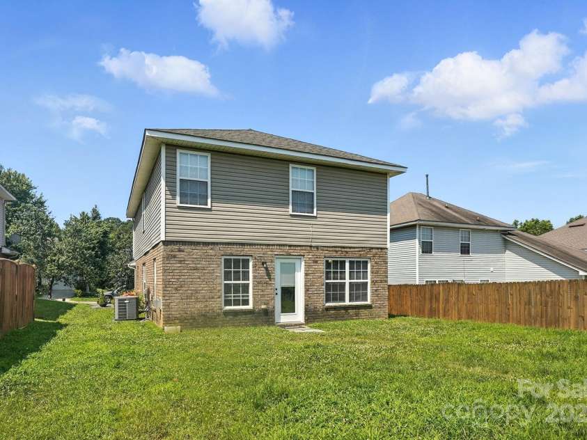 7036 Bullock Drive, Charlotte, NC 28214.  MLS# CAR4275962, YatesRealty ID 31401. 