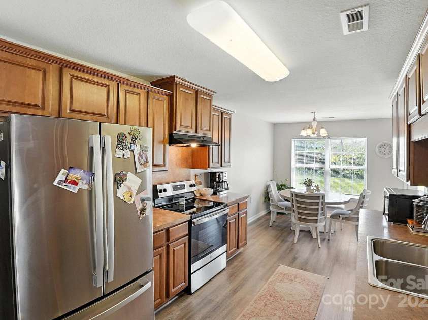 7036 Bullock Drive, Charlotte, NC 28214.  MLS# CAR4275962, YatesRealty ID 31401. 