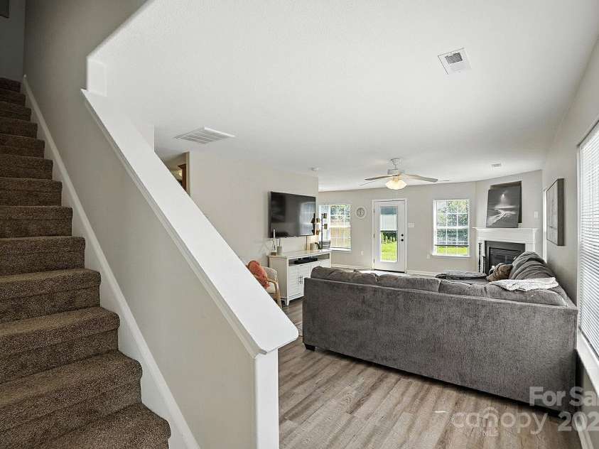 7036 Bullock Drive, Charlotte, NC 28214.  MLS# CAR4275962, YatesRealty ID 31401. 