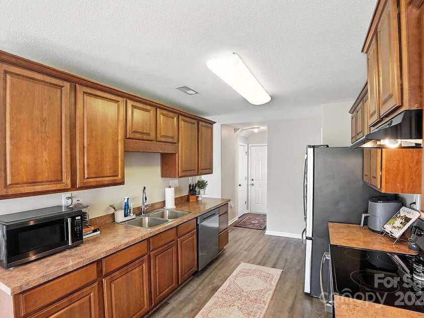 7036 Bullock Drive, Charlotte, NC 28214.  MLS# CAR4275962, YatesRealty ID 31401. 