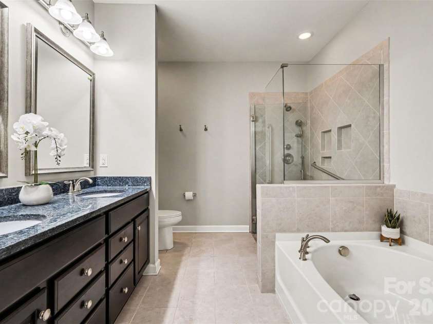 14943 Bagley Lane, Charlotte, NC 28227.  MLS# CAR4392753, YatesRealty ID 31402. Primary bathroom