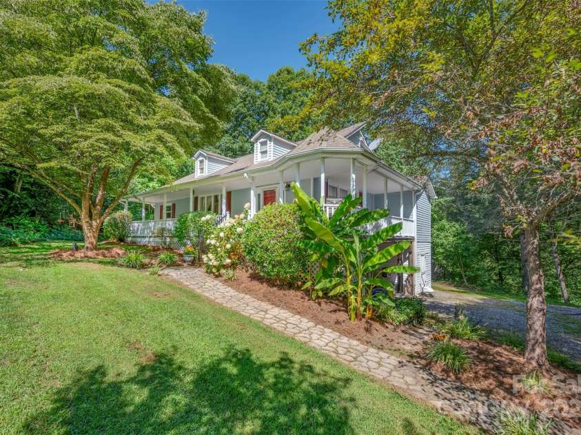 7265 Naguib Amin Street, Hickory, NC 28602.  MLS# CAR4286544, YatesRealty ID 31402. 