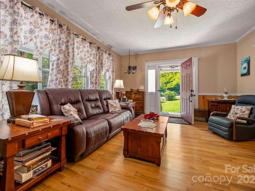 7265 Naguib Amin Street, Hickory, NC 28602.  MLS# CAR4286544, YatesRealty ID 31402. 