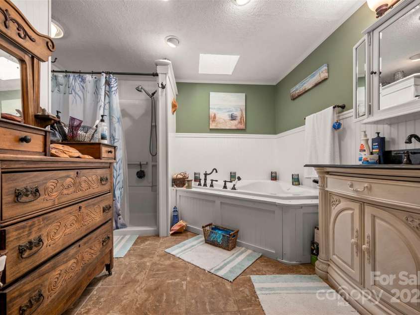 7265 Naguib Amin Street, Hickory, NC 28602.  MLS# CAR4286544, YatesRealty ID 31402. 