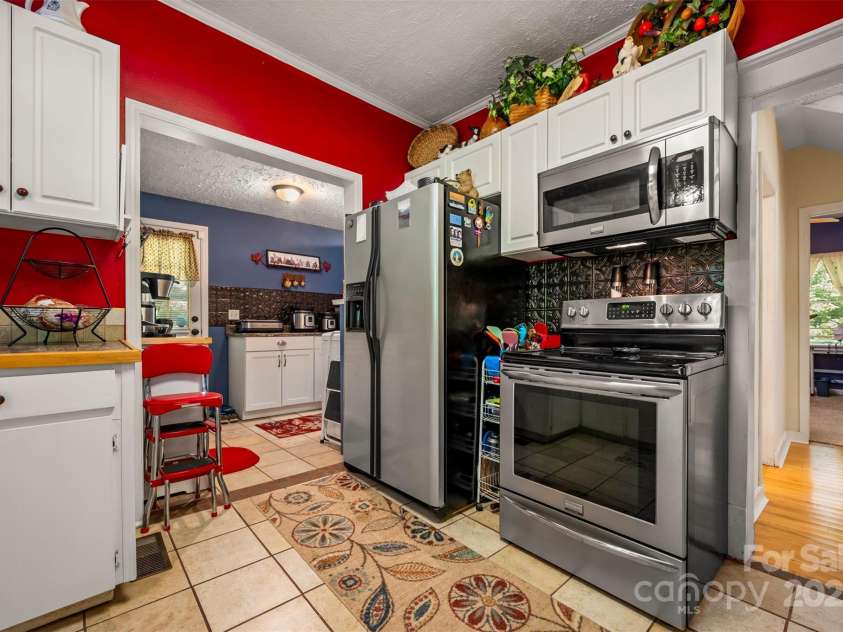 7265 Naguib Amin Street, Hickory, NC 28602.  MLS# CAR4286544, YatesRealty ID 31402. 