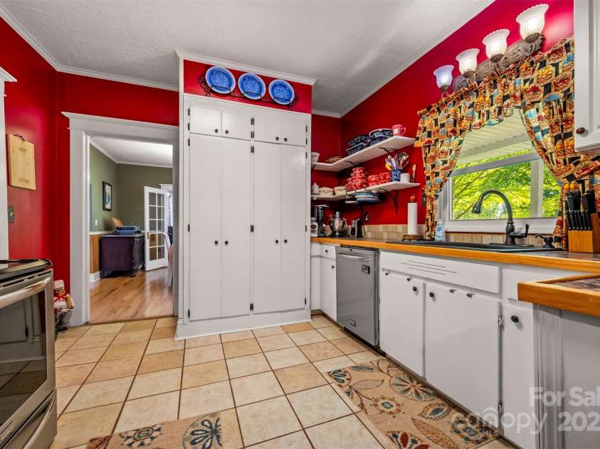 7265 Naguib Amin Street, Hickory, NC 28602.  MLS# CAR4286544, YatesRealty ID 31402. 