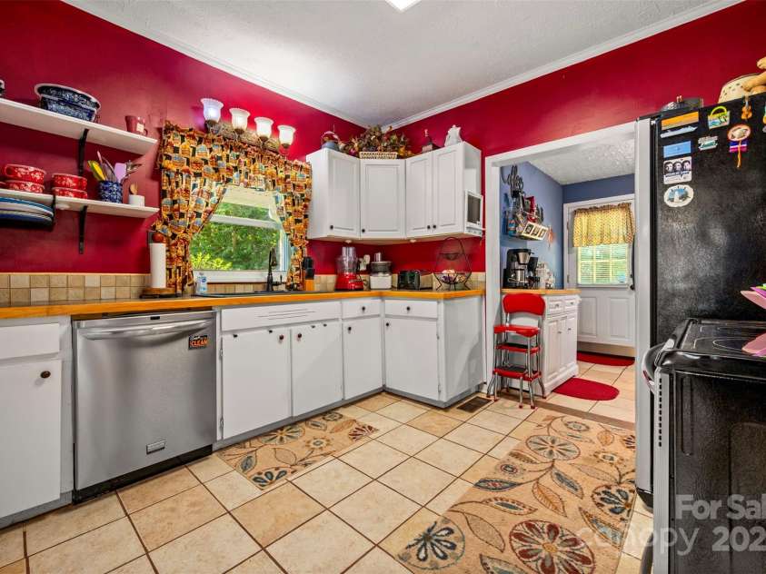 7265 Naguib Amin Street, Hickory, NC 28602.  MLS# CAR4286544, YatesRealty ID 31402. 