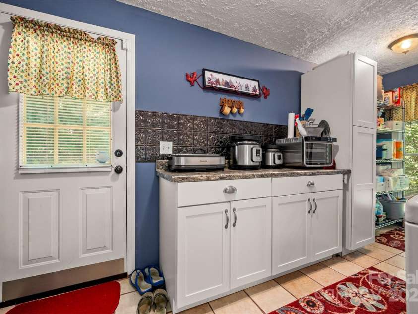 7265 Naguib Amin Street, Hickory, NC 28602.  MLS# CAR4286544, YatesRealty ID 31402. 