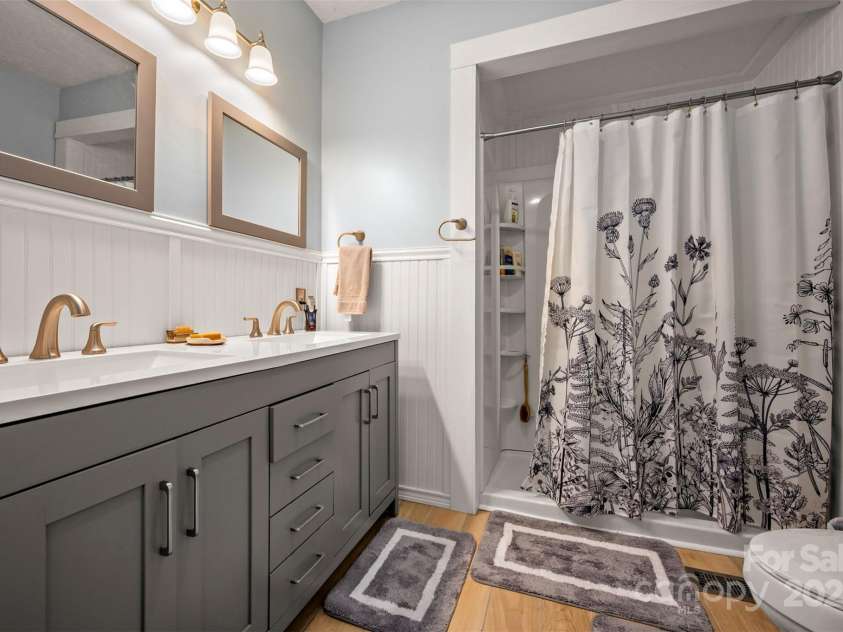 7265 Naguib Amin Street, Hickory, NC 28602.  MLS# CAR4286544, YatesRealty ID 31402. 