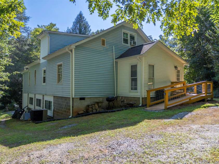 7265 Naguib Amin Street, Hickory, NC 28602.  MLS# CAR4286544, YatesRealty ID 31402. 