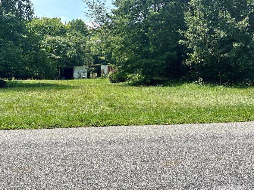 1031 Red Oak Drive, Walnut Cove, NC 27052.  MLS# CAR4289546, YatesRealty ID 31404. 