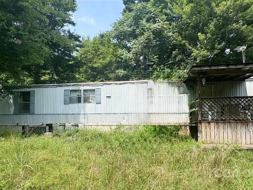 1031 Red Oak Drive, Walnut Cove, NC 27052.  MLS# CAR4289546, YatesRealty ID 31404. 