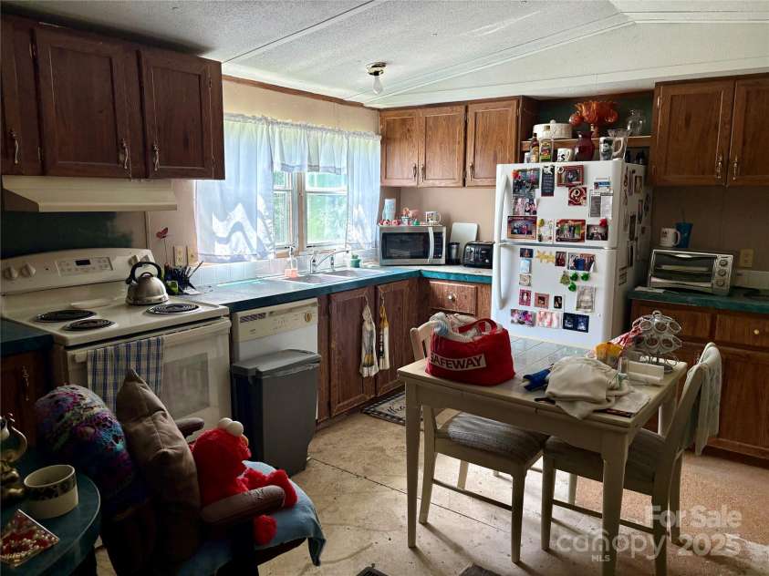 1031 Red Oak Drive, Walnut Cove, NC 27052.  MLS# CAR4289546, YatesRealty ID 31404. 