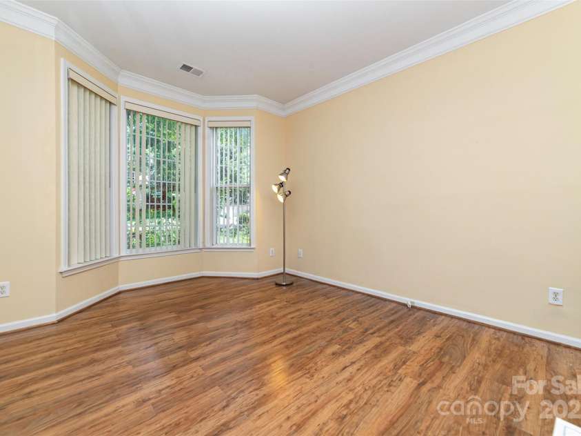 11802 Fox Glen Road, Charlotte, NC 28269.  MLS# CAR4266180, YatesRealty ID 31405. 