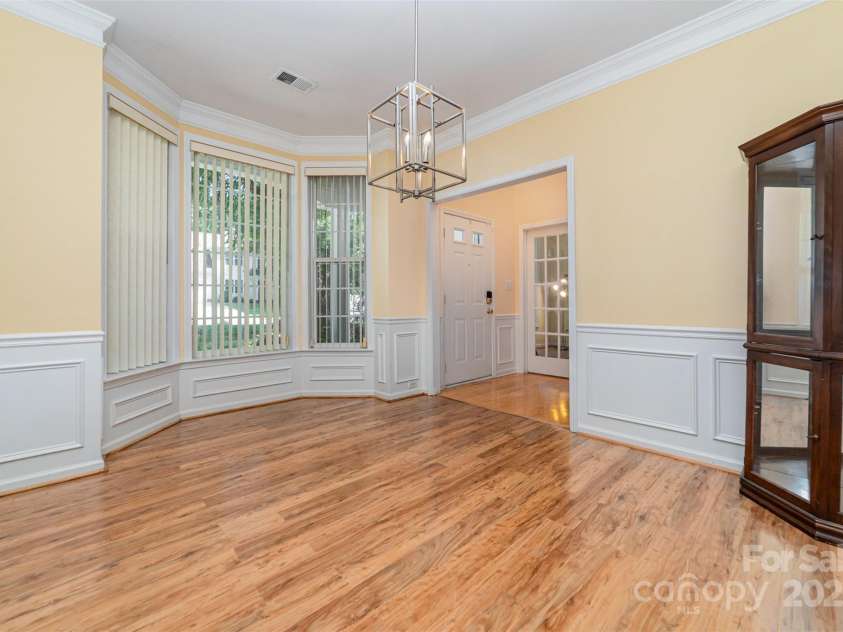 11802 Fox Glen Road, Charlotte, NC 28269.  MLS# CAR4266180, YatesRealty ID 31405. 