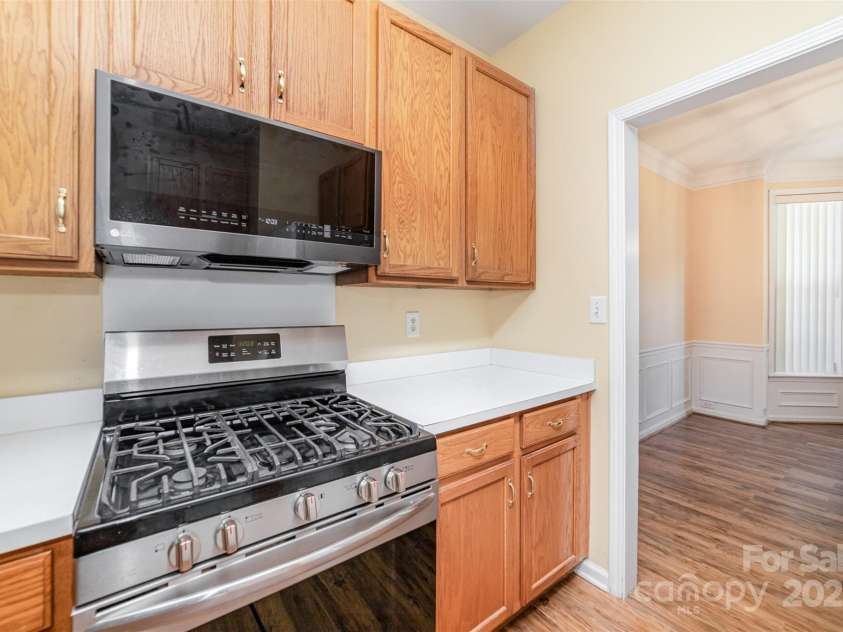 11802 Fox Glen Road, Charlotte, NC 28269.  MLS# CAR4266180, YatesRealty ID 31405. 