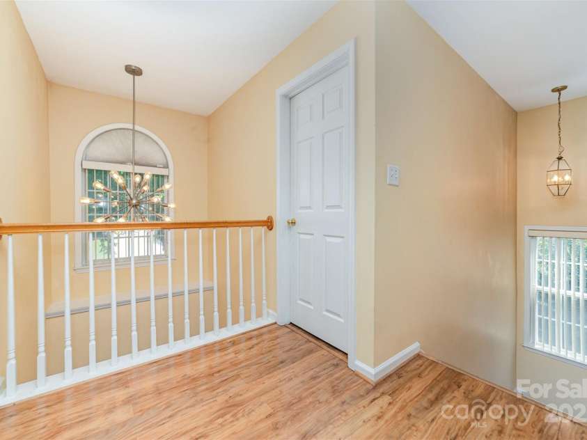 11802 Fox Glen Road, Charlotte, NC 28269.  MLS# CAR4266180, YatesRealty ID 31405. 