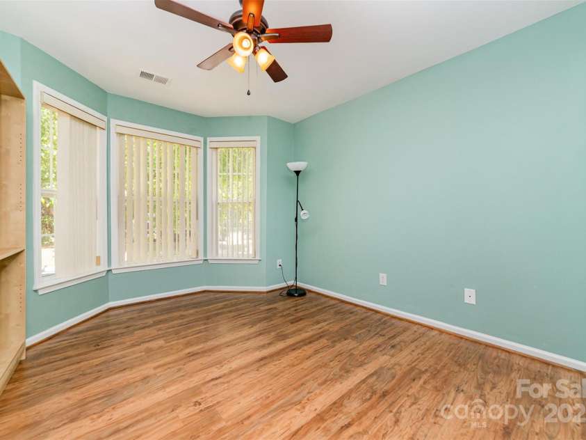 11802 Fox Glen Road, Charlotte, NC 28269.  MLS# CAR4266180, YatesRealty ID 31405. 