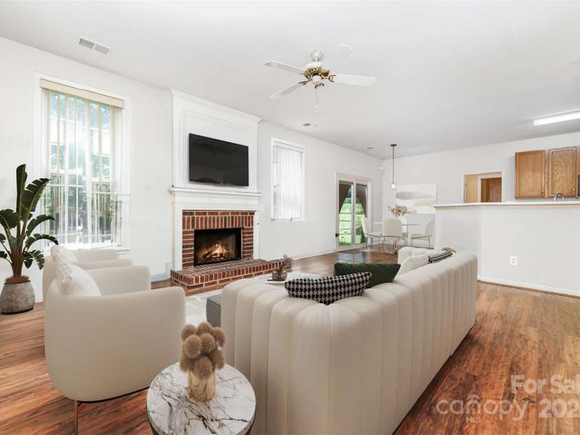 11802 Fox Glen Road, Charlotte, NC 28269.  MLS# CAR4266180, YatesRealty ID 31405. Virtually Staged