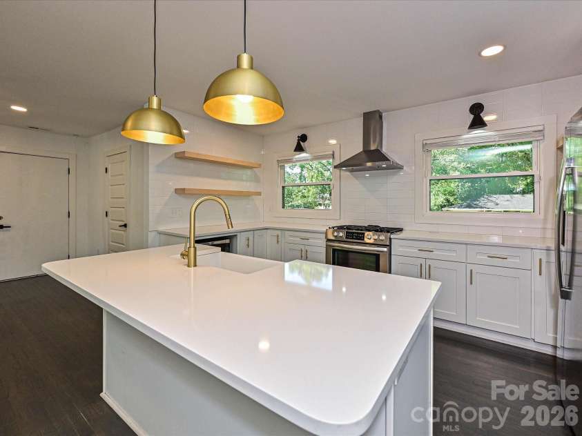 5623 Ruth Drive, Charlotte, NC 28215.  MLS# CAR4394152, YatesRealty ID 31405. Kitchen