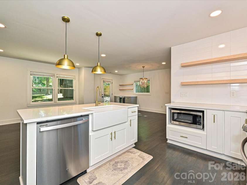 5623 Ruth Drive, Charlotte, NC 28215.  MLS# CAR4394152, YatesRealty ID 31405. Kitchen