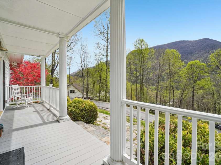 302 Davy Crockett Drive, Maggie Valley, NC 28751.  MLS# CAR4390074, YatesRealty ID 31408. 