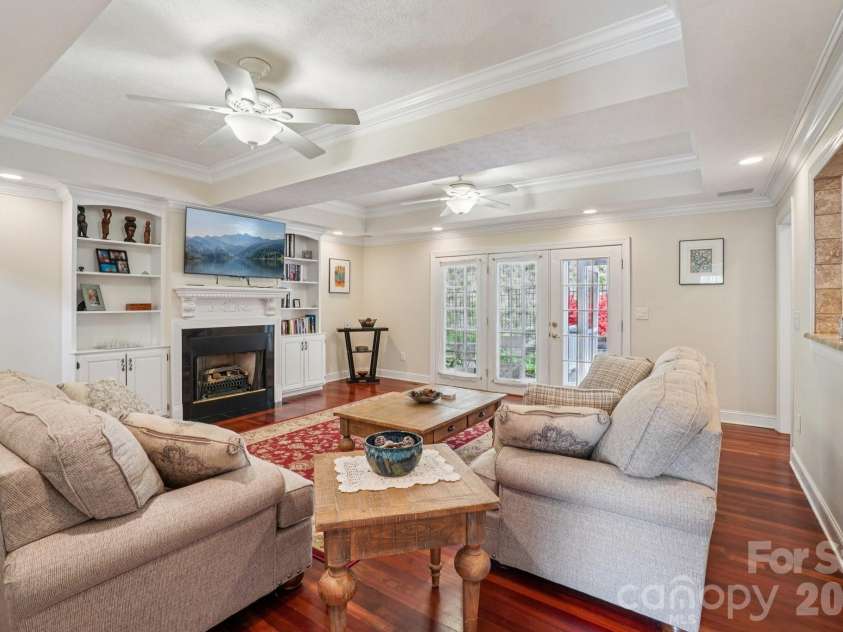 302 Davy Crockett Drive, Maggie Valley, NC 28751.  MLS# CAR4390074, YatesRealty ID 31408. 