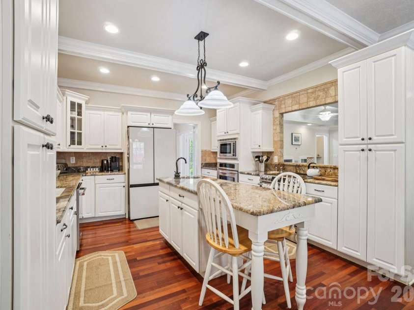 302 Davy Crockett Drive, Maggie Valley, NC 28751.  MLS# CAR4390074, YatesRealty ID 31408. 