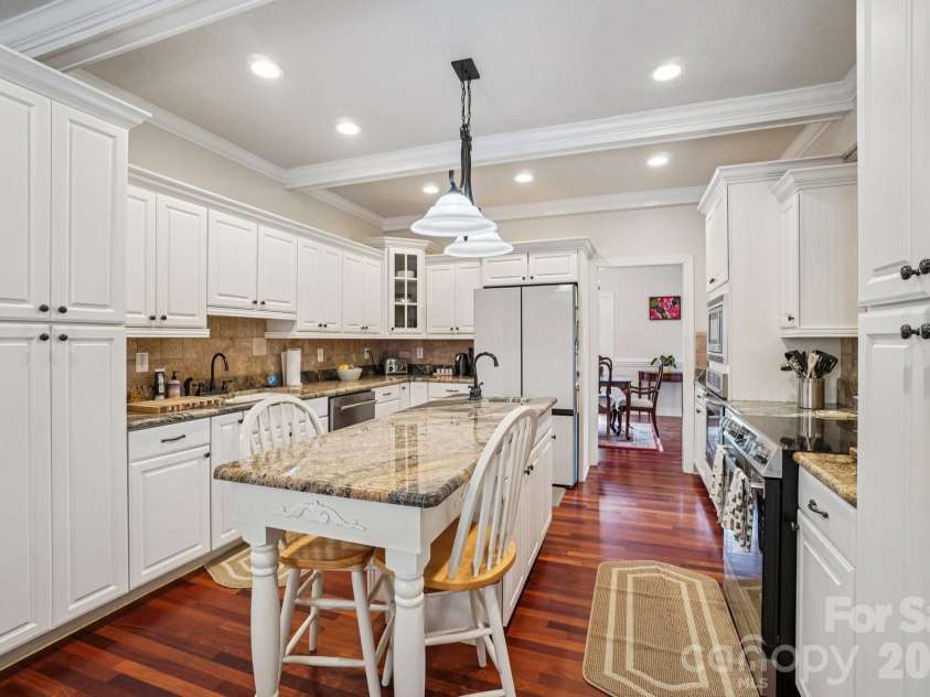 302 Davy Crockett Drive, Maggie Valley, NC 28751.  MLS# CAR4390074, YatesRealty ID 31408. 
