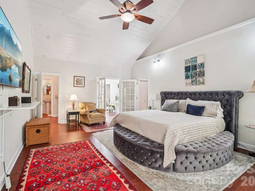 302 Davy Crockett Drive, Maggie Valley, NC 28751.  MLS# CAR4390074, YatesRealty ID 31408. 