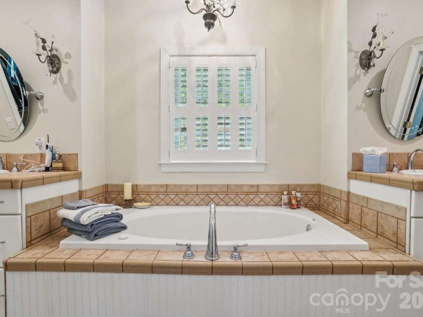 302 Davy Crockett Drive, Maggie Valley, NC 28751.  MLS# CAR4390074, YatesRealty ID 31408. 