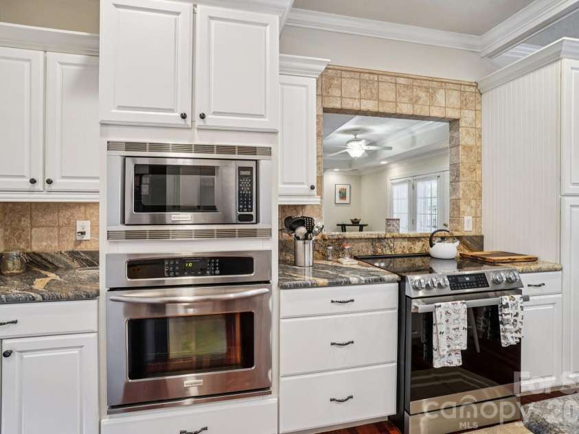 302 Davy Crockett Drive, Maggie Valley, NC 28751.  MLS# CAR4390074, YatesRealty ID 31408. 