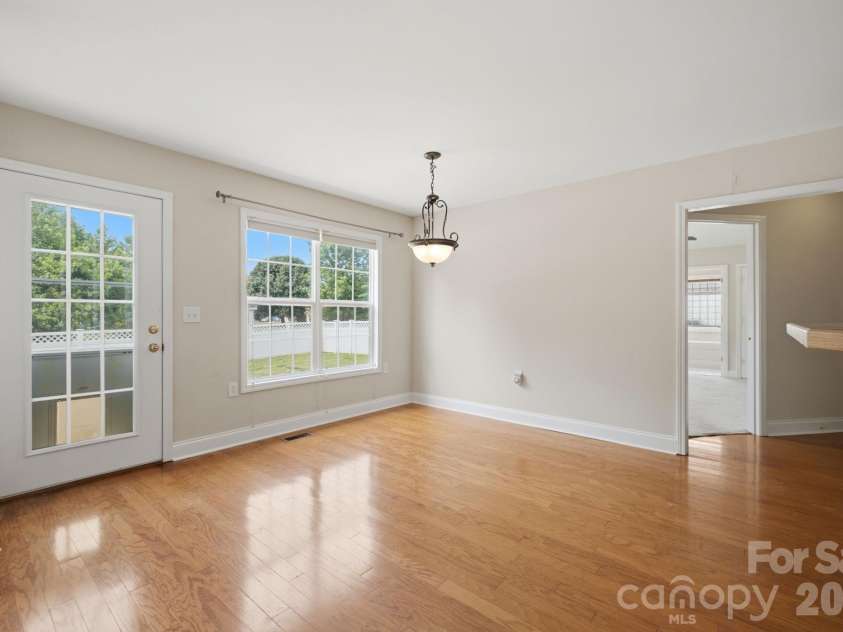 210 Jane Sowers Road, Statesville, NC 28625.  MLS# CAR4394816, YatesRealty ID 31409. Breakfast Area