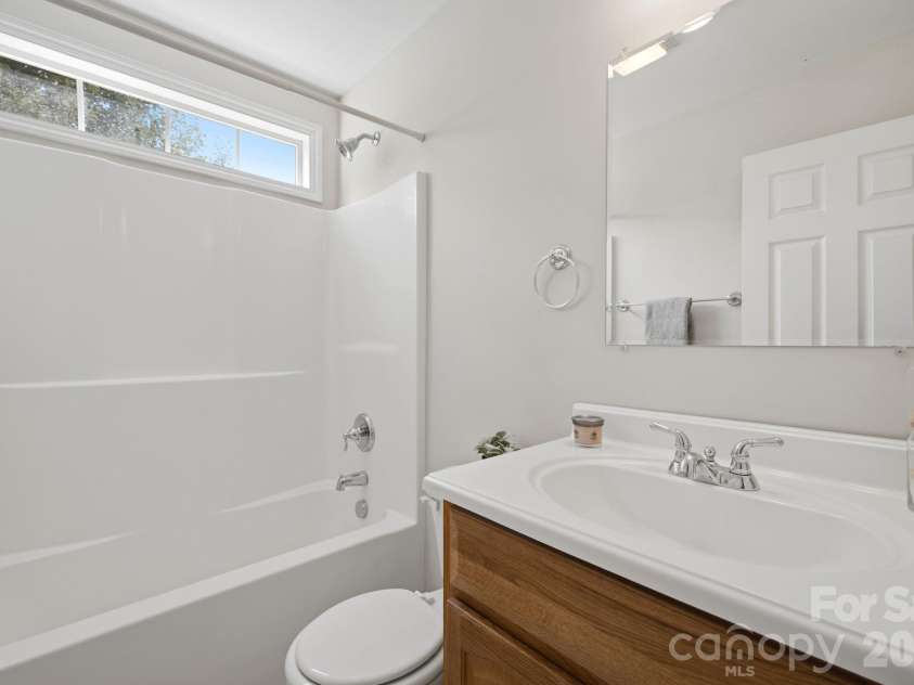 210 Jane Sowers Road, Statesville, NC 28625.  MLS# CAR4394816, YatesRealty ID 31409. Hall Bath