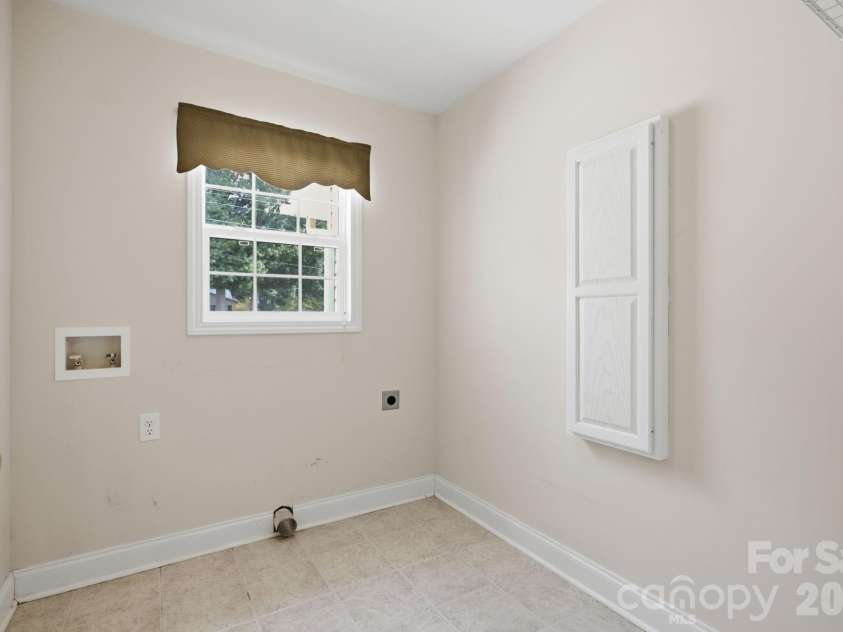 210 Jane Sowers Road, Statesville, NC 28625.  MLS# CAR4394816, YatesRealty ID 31409. Laundry Room