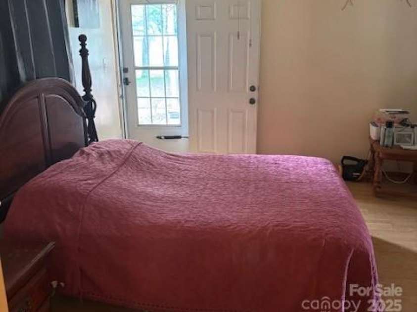 39 Fourth Street, Waynesville, NC 28786.  MLS# CAR4288100, YatesRealty ID 31409. 