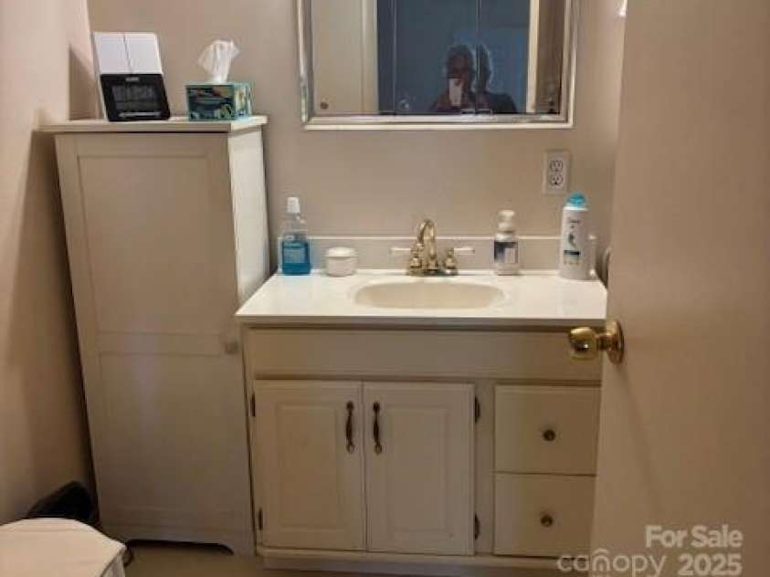 39 Fourth Street, Waynesville, NC 28786.  MLS# CAR4288100, YatesRealty ID 31409. 