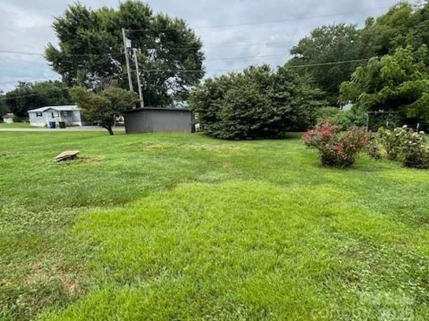 39 Fourth Street, Waynesville, NC 28786.  MLS# CAR4288100, YatesRealty ID 31409. 