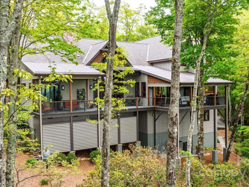 264 Jocassee Trail, Sapphire, NC 28774.  MLS# CAR4313390, YatesRealty ID 3141. 