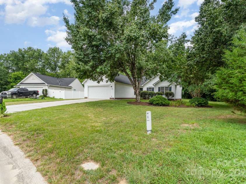 3619 Dashiel Drive, Charlotte, NC 28262.  MLS# CAR4276777, YatesRealty ID 31410. 