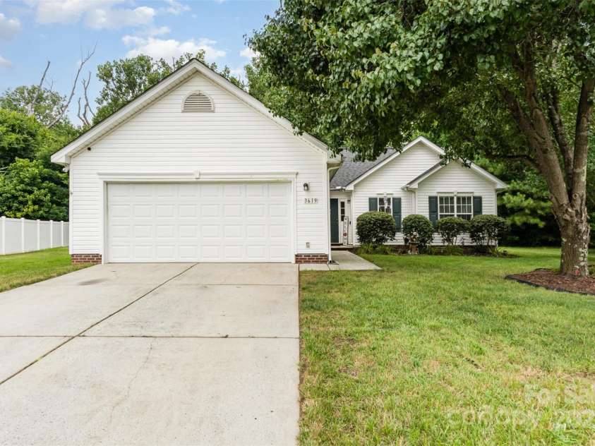 3619 Dashiel Drive, Charlotte, NC 28262.  MLS# CAR4276777, YatesRealty ID 31410. 