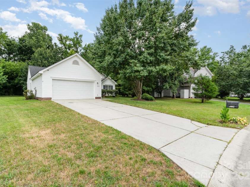 3619 Dashiel Drive, Charlotte, NC 28262.  MLS# CAR4276777, YatesRealty ID 31410. 