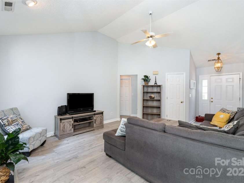 3619 Dashiel Drive, Charlotte, NC 28262.  MLS# CAR4276777, YatesRealty ID 31410. 